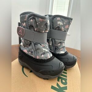 Brand New Kamik Brand Snowboots for toddler sz 7